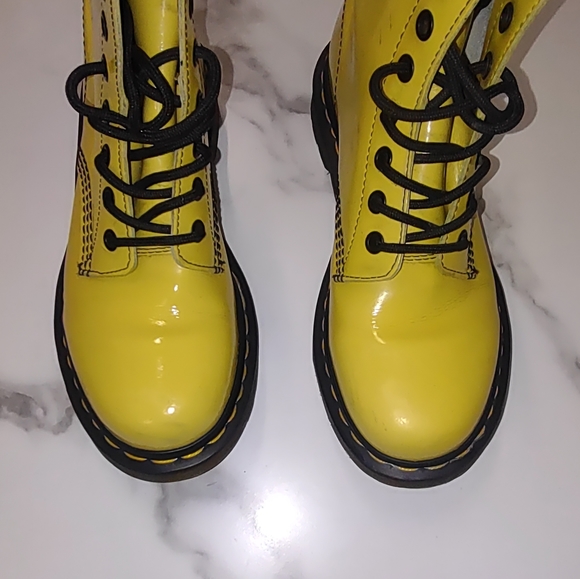 Dr Martens 1460 Patent Yellow Lace Up Combat Boots. Size 7 - Picture 6 of 11